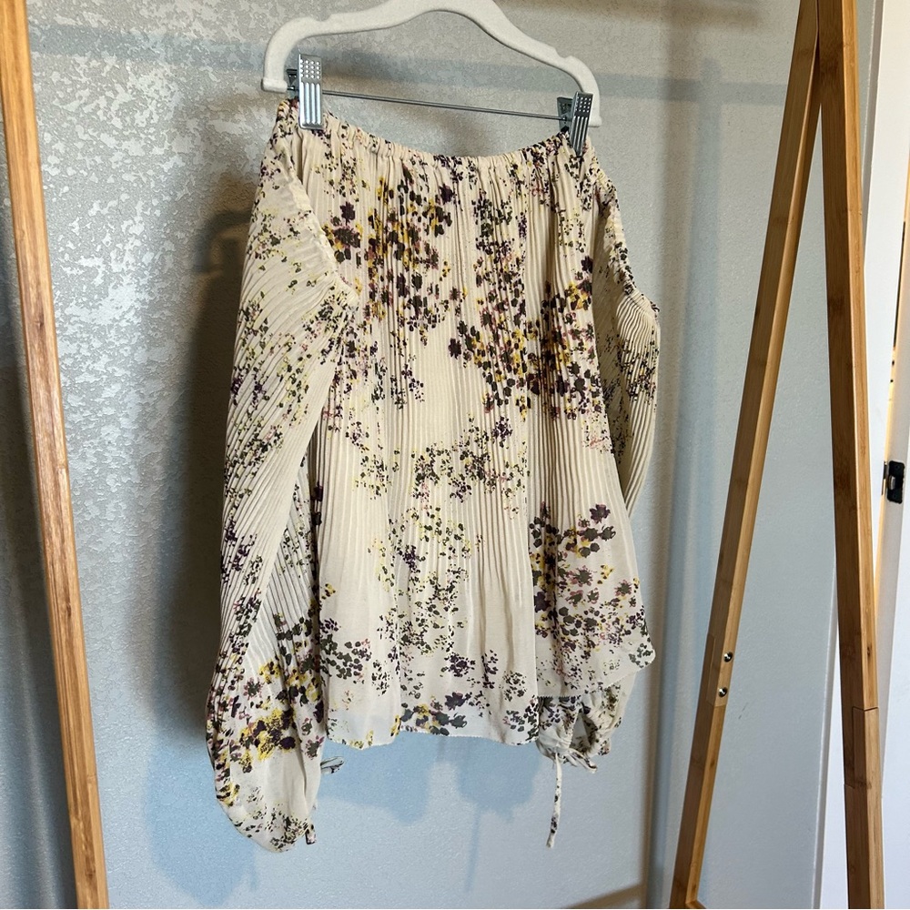 Willow & Root long sleeve, beige and floral print top. Size small.